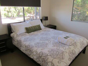 10 Blackwood Retreat - Holiday Adelaide 0