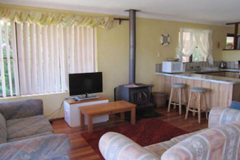 Jen's Beach House - Holiday Adelaide 3