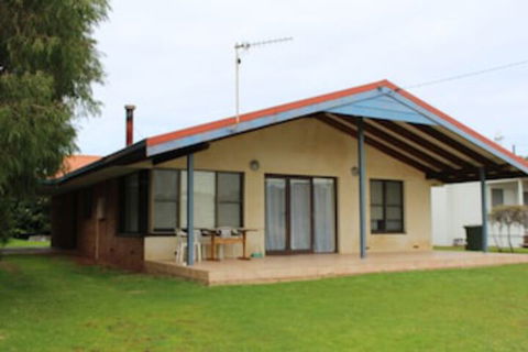 Jen's Beach House - Holiday Adelaide 0