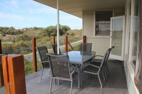 River Panorama Beach House - Holiday Adelaide 3