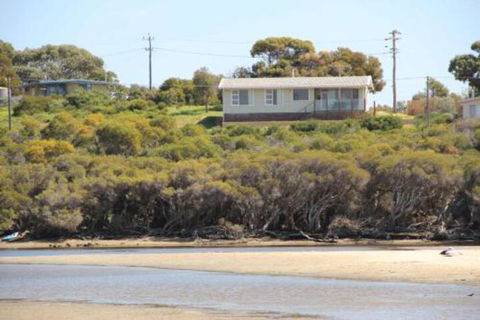 River Panorama Beach House - Holiday Adelaide 6
