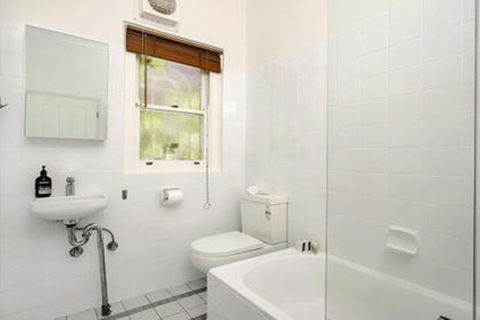 Spacious Two Bedroom Apartment In Crows Nest HUNT1 - Holiday Adelaide 0