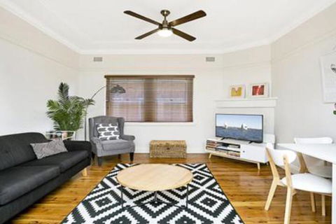 Spacious Two Bedroom Apartment In Crows Nest HUNT1 - Holiday Adelaide 2