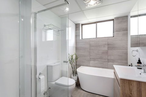 Victory Court Unit 1 / 3 7 Columbia Close - Holiday Adelaide 5