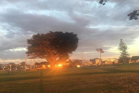 QUEEN BEDROOM FRIENDLY HOME PORTLAND - Holiday Adelaide 5