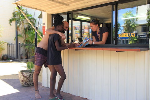 Darwin Hostel - Holiday Adelaide 3