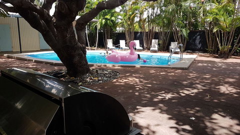 Darwin Hostel - Holiday Adelaide 1