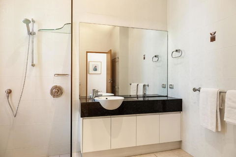 Contemporary & Luxurious Little Cove - Holiday Adelaide 6