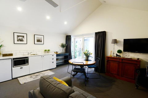 Clement House - Holiday Adelaide 3