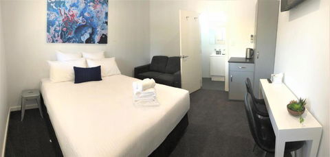 The Avenue Inn - Holiday Adelaide 1
