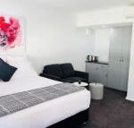 The Avenue Inn - Holiday Adelaide