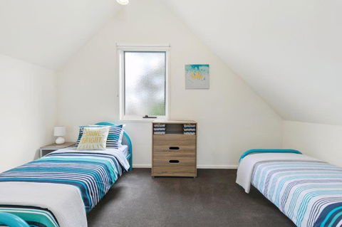 Liokai - Holiday Adelaide 1