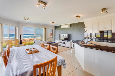 Hear The Waves At Anna Bay! - Holiday Adelaide 4
