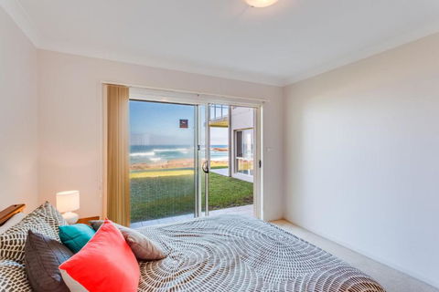 Hear The Waves At Anna Bay! - Holiday Adelaide 2