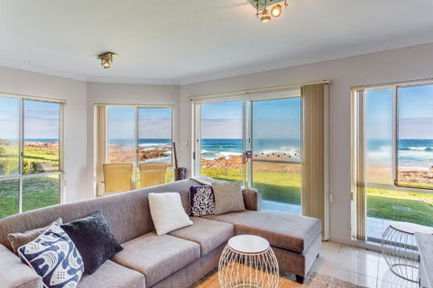 Hear The Waves At Anna Bay! - Holiday Adelaide 3