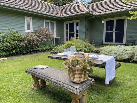 GOWAN ROSS COTTAGE - Holiday Adelaide 1