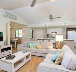 6 Orania Court Rainbow Shores Absolutely gorgeous beach side property within 200 metres walk to the beach - Holiday Adelaide