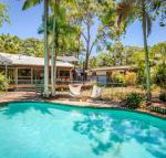 8 Satinwood Drive Rainbow Shores Architecturally Designed Pool Walk to Beach - Holiday Adelaide