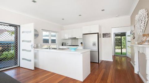 No. 1 Fingal Bay Beach House The Little Abode - Holiday Adelaide 4