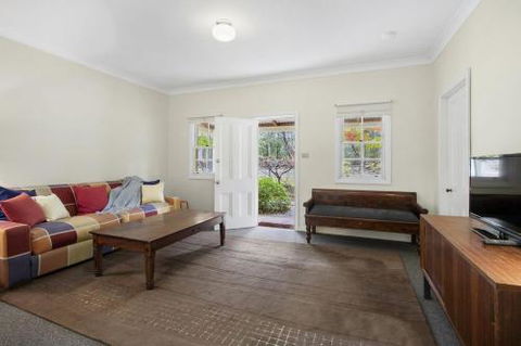 THE TEACHERS COTTAGE - Holiday Adelaide 3