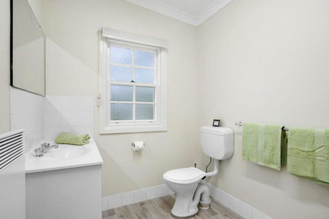 THE TEACHERS COTTAGE - Holiday Adelaide 2