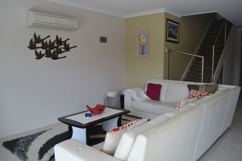 Cypress Drive Townhouse - Holiday Adelaide 5