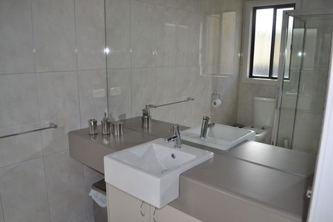 Cypress Drive Townhouse - Holiday Adelaide 1