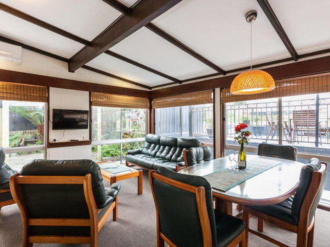 OCEAN SOUNDS Anglesea - Holiday Adelaide 4