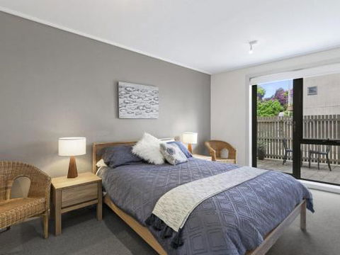APARTMENT 23 PACIFIC APARTMENTS Sit On The Deck & Soak In The View - Holiday Adelaide 2