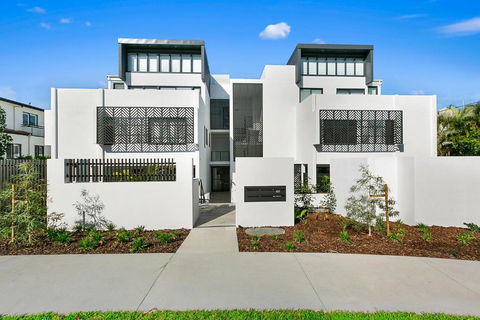 Indulge At Indigo Sunshine Beach - Holiday Adelaide 1