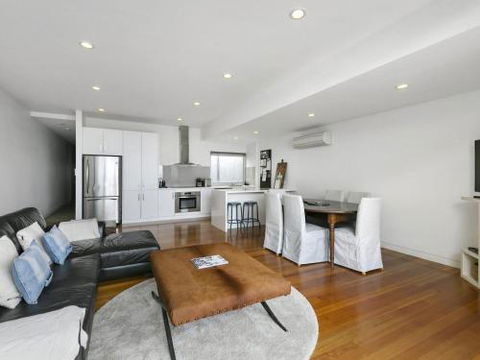 LOUTTIT BAY APARTMENT 2 Main Street With Wifi & Views - Holiday Adelaide 1