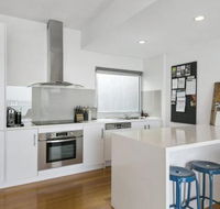 LOUTTIT BAY APARTMENT 2 Main Street with wifi  views - Holiday Adelaide