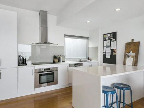 LOUTTIT BAY APARTMENT 2 Main Street With Wifi & Views - Holiday Adelaide 0