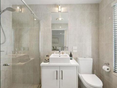 LOUTTIT BAY APARTMENT 2 Main Street With Wifi & Views - Holiday Adelaide 2