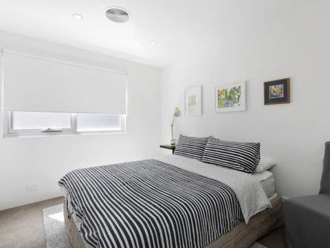 LOUTTIT BAY APARTMENT 2 Main Street With Wifi & Views - Holiday Adelaide 4