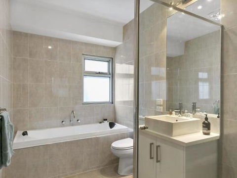 LOUTTIT BAY APARTMENT 2 Main Street With Wifi & Views - Holiday Adelaide 6