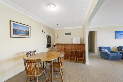 La Mer 19 Dulconghi Street - Holiday Adelaide 4