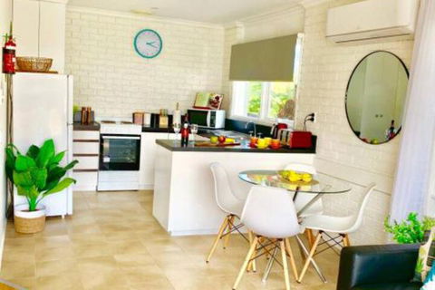 PARADISE COURT VILLA 1 Free Wifi - Holiday Adelaide 0