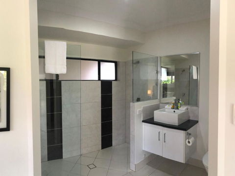 Cooya Beach Ultimate Tropical Getaway - Holiday Adelaide 2