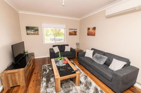 Kinross On Cox Sweet Neat & Simple + Wifi - Holiday Adelaide 5