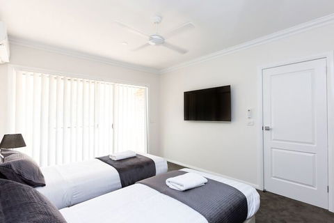 Wagga Apartments 4 - Holiday Adelaide 2