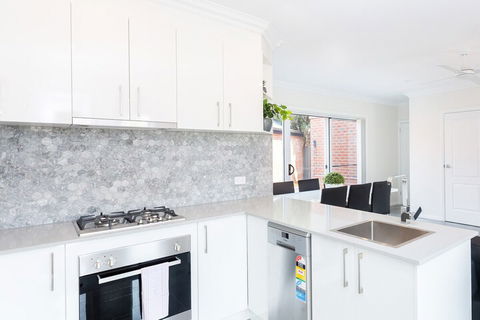 Wagga Apartments 4 - Holiday Adelaide 6