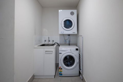 Trendy Self Contained Inner City Apartment - Holiday Adelaide 3
