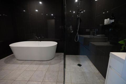 Trendy Self Contained Inner City Apartment - Holiday Adelaide 4