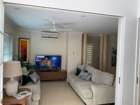 Walk To The Ocean In Five Minutes - Holiday Adelaide 5