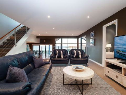 Venabu On Garuwa 20 Garuwa Street Spectacular House With Fabulous Views - Holiday Adelaide 3