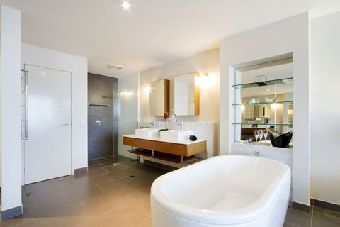 Oscars View Airlie Beach - Holiday Adelaide 2