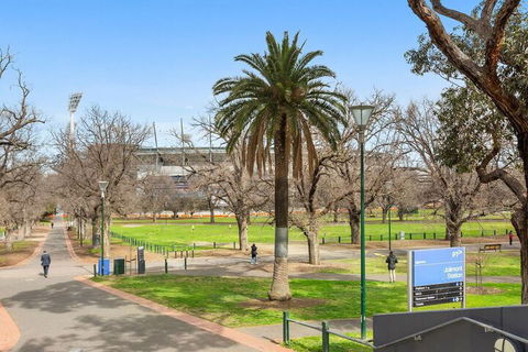 JOLI Directly Opposite MCG - Holiday Adelaide 6