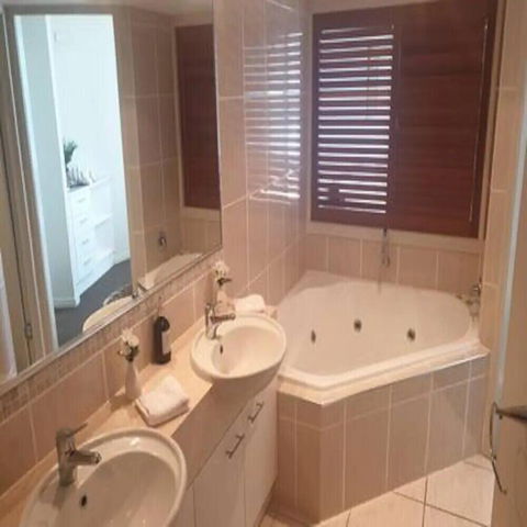 1 Bedroom Apt Ocean View Urangan - Holiday Adelaide 6