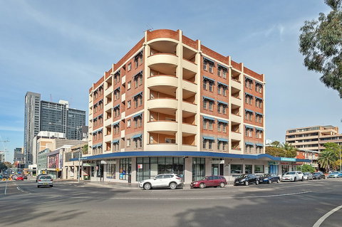 Urban Escape Parramatta - Holiday Adelaide 0